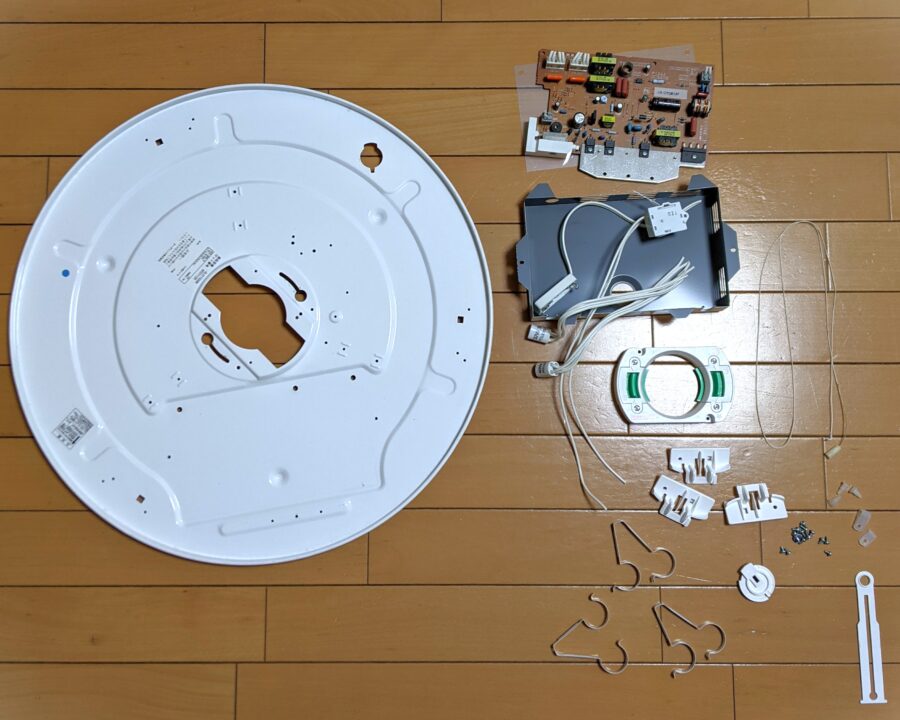 ベースから各部品の全部を外したところ。