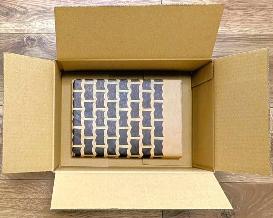 ダンボール箱に送りたい物が入っている。