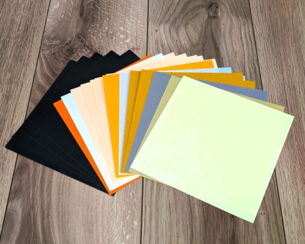 使ったおりがみ。暖色系と黒