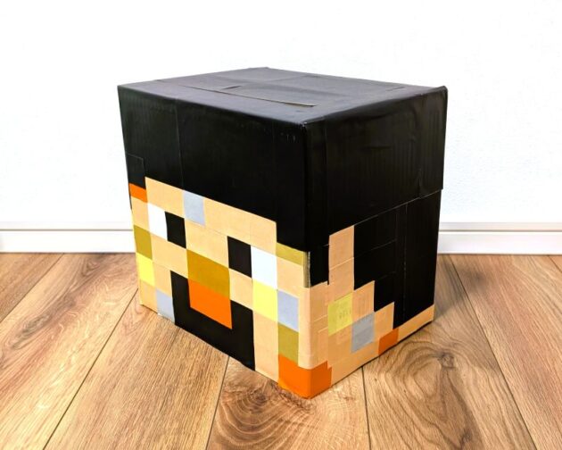 左側面のおりがみを貼り終えたところ